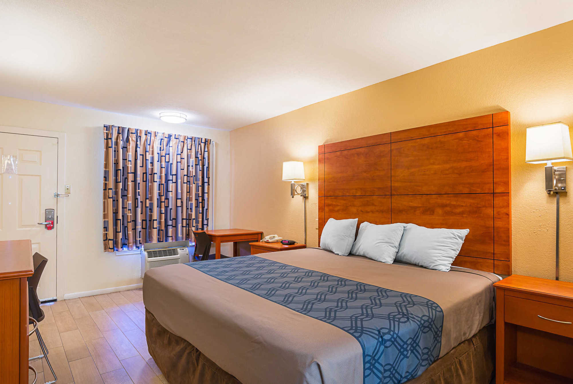 Econo Lodge Huntsville- University Area Room photo